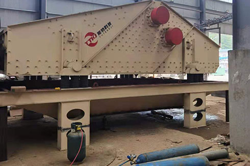 安慶市洗砂生產(chǎn)線(xiàn)配2048棒條篩、3060脫水篩。